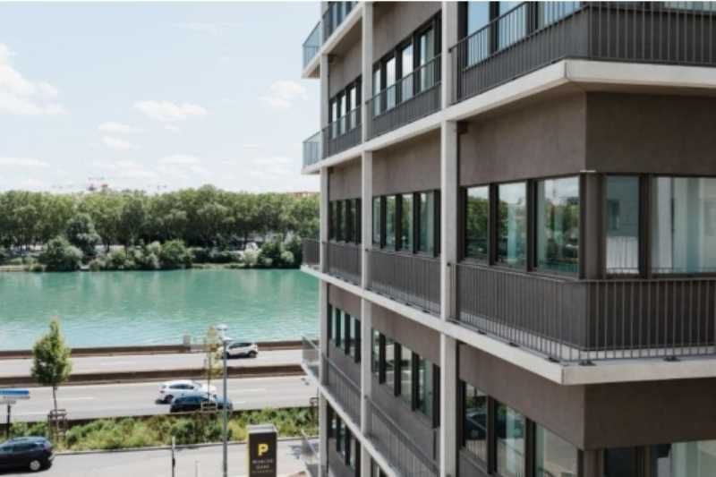 Au sein du quartier emblématique de Lyon Confluen