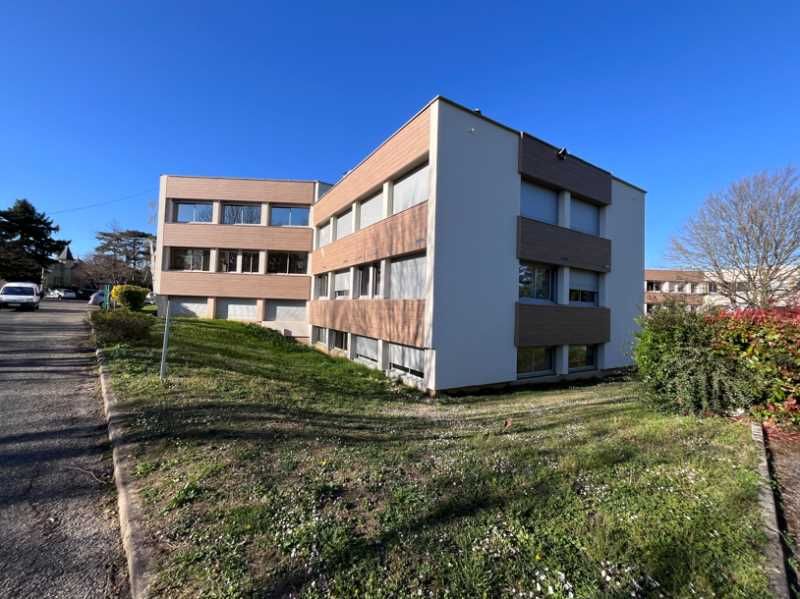 Situés au sein d'un environnement verdoyant et sé