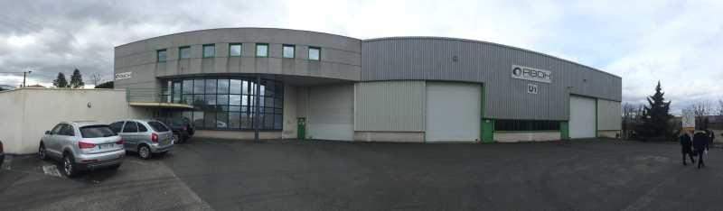 À LOUER - Bâtiment d'activités de 7 900 m² à Jass