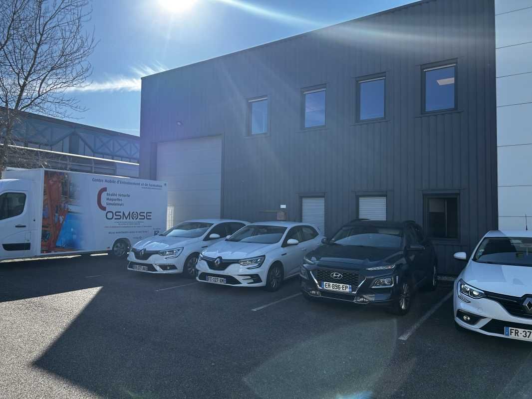 Situé au sein du Parc de l'Arsenal à Vénissieux (