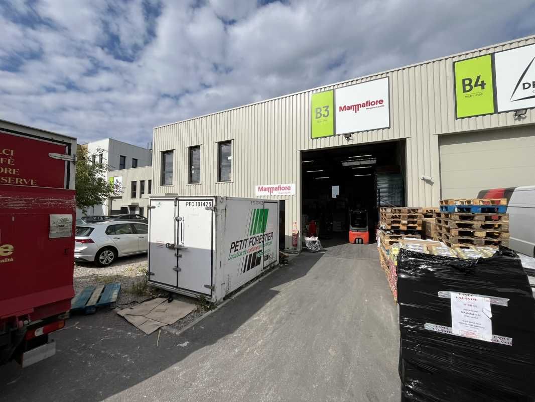 À Décines-Charpieu, dans l'Est lyonnais, ce bâtim