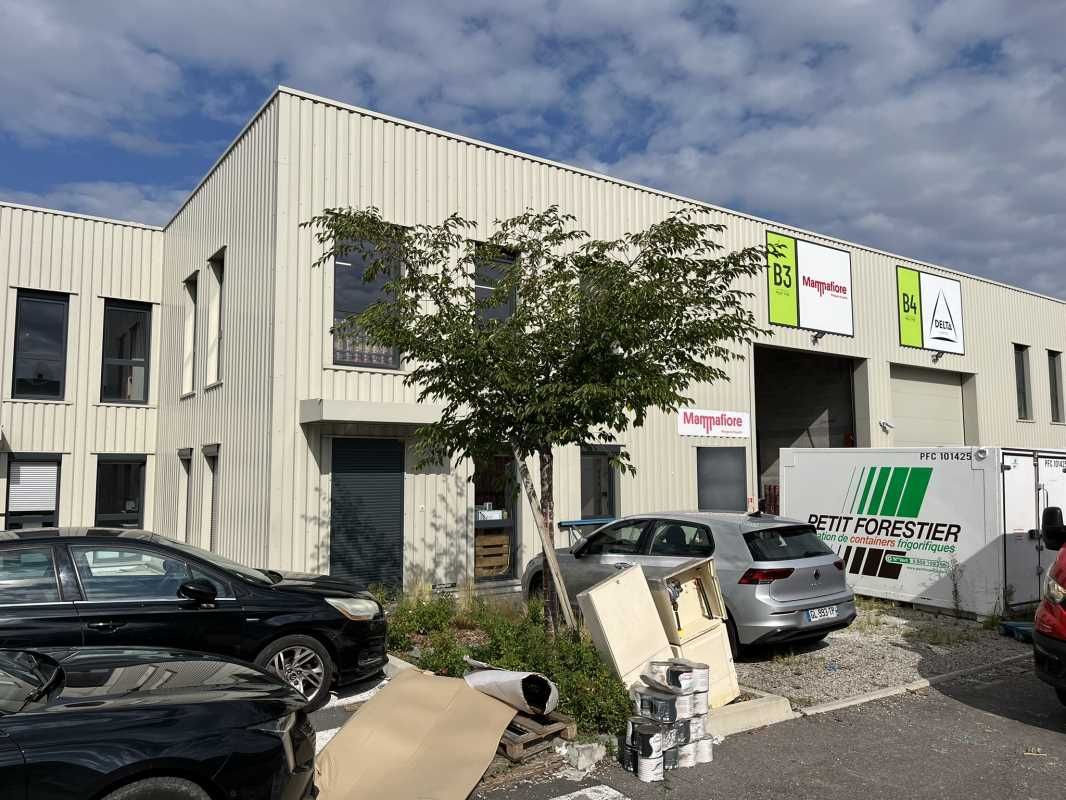 À Décines-Charpieu, dans l'Est lyonnais, ce bâtim