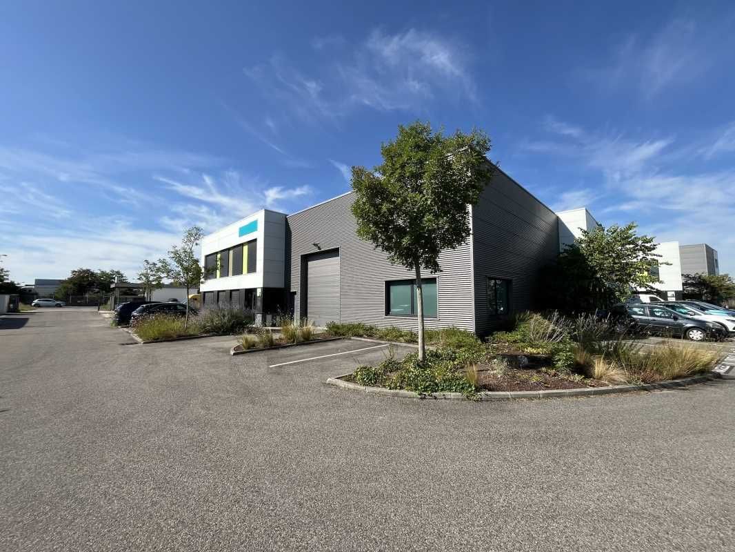 Situé au coeur du Parc Urbain Est à Vaulx-en-Veli