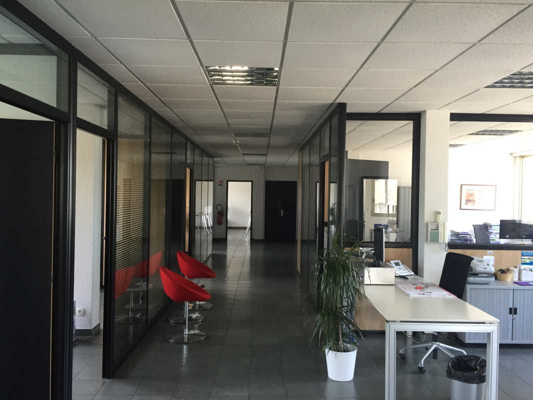 Bâtiment à louer - Local d'activités à la locatio