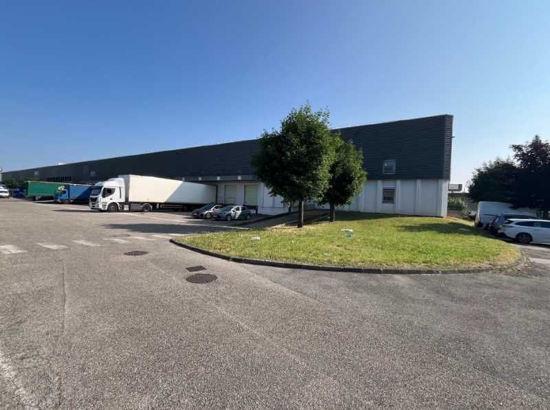 Local d'activités à la location - Entrepôt indust