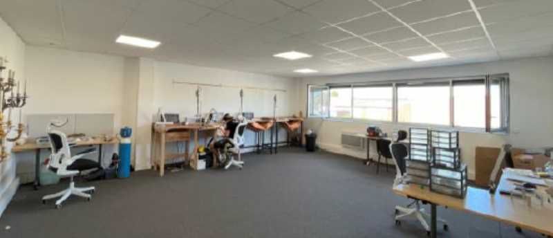 Bâtiment à louer à Décines-Charpieu (69150) - Loc