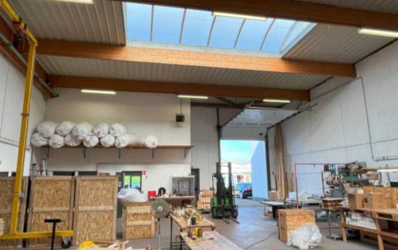 Bâtiment à louer à Décines-Charpieu (69150) - Loc