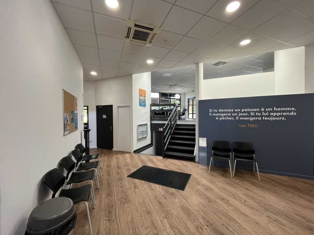 Situé au coeur du Parc du Chêne à Bron (69500), à