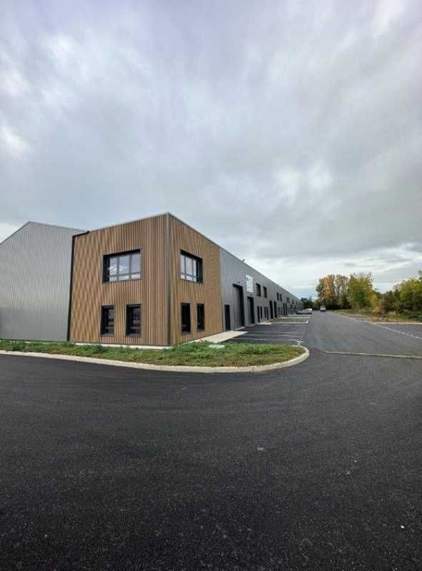 Situé au sein d'un parc d'activités à Bourgoin-Ja