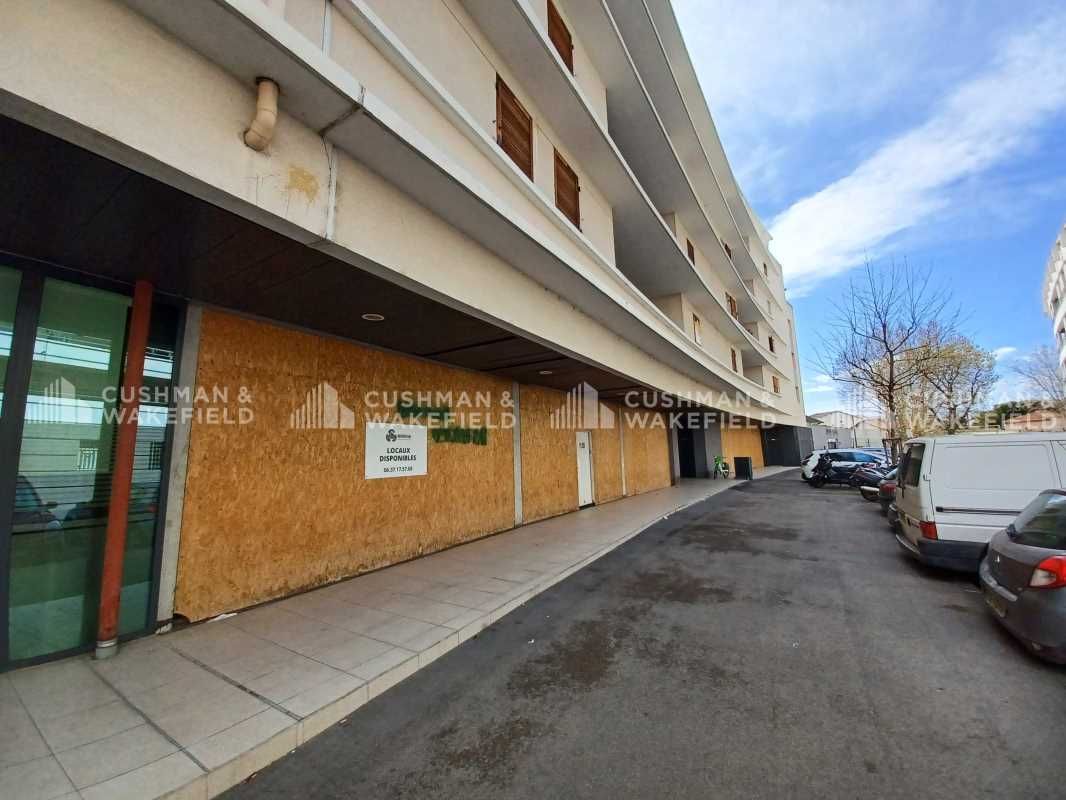 URBAN GARDEN ! Immeuble récent mixte commerces et