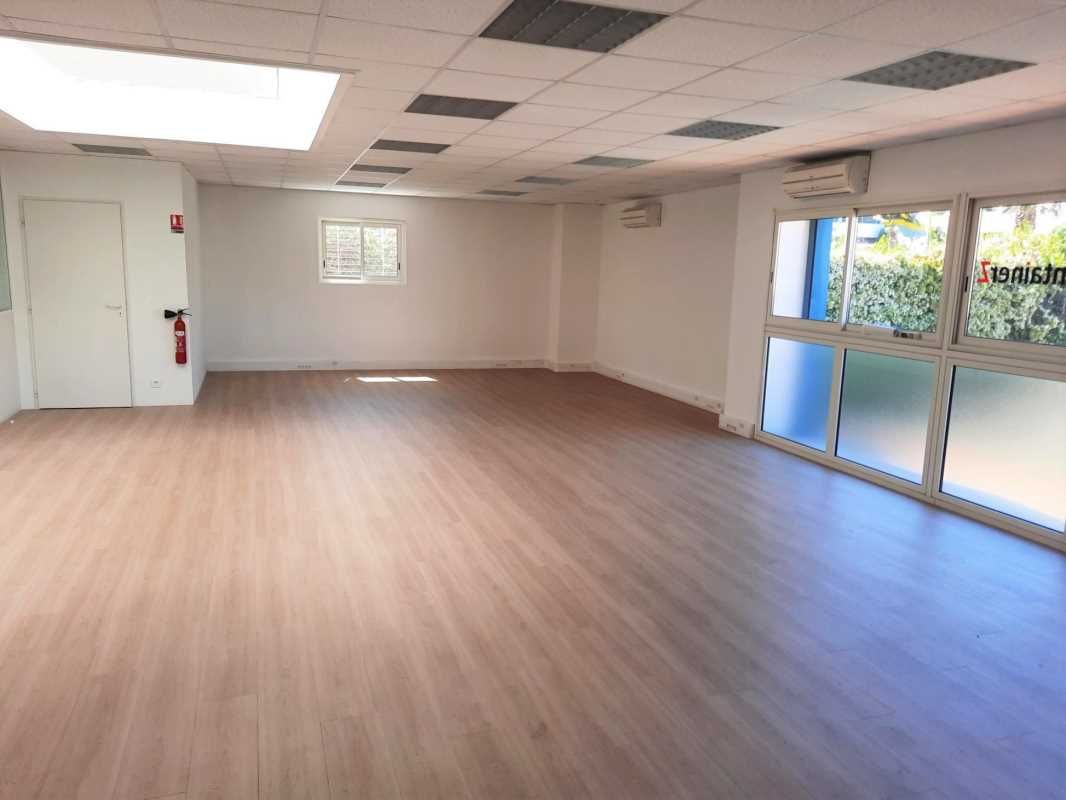 Situés dans la ZAC Saumaty Séon, au 19 rue Gaston