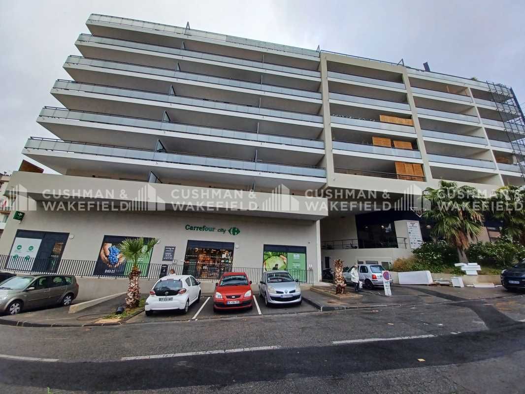 Bureaux à vendre en pied d'immeuble mixte habitat