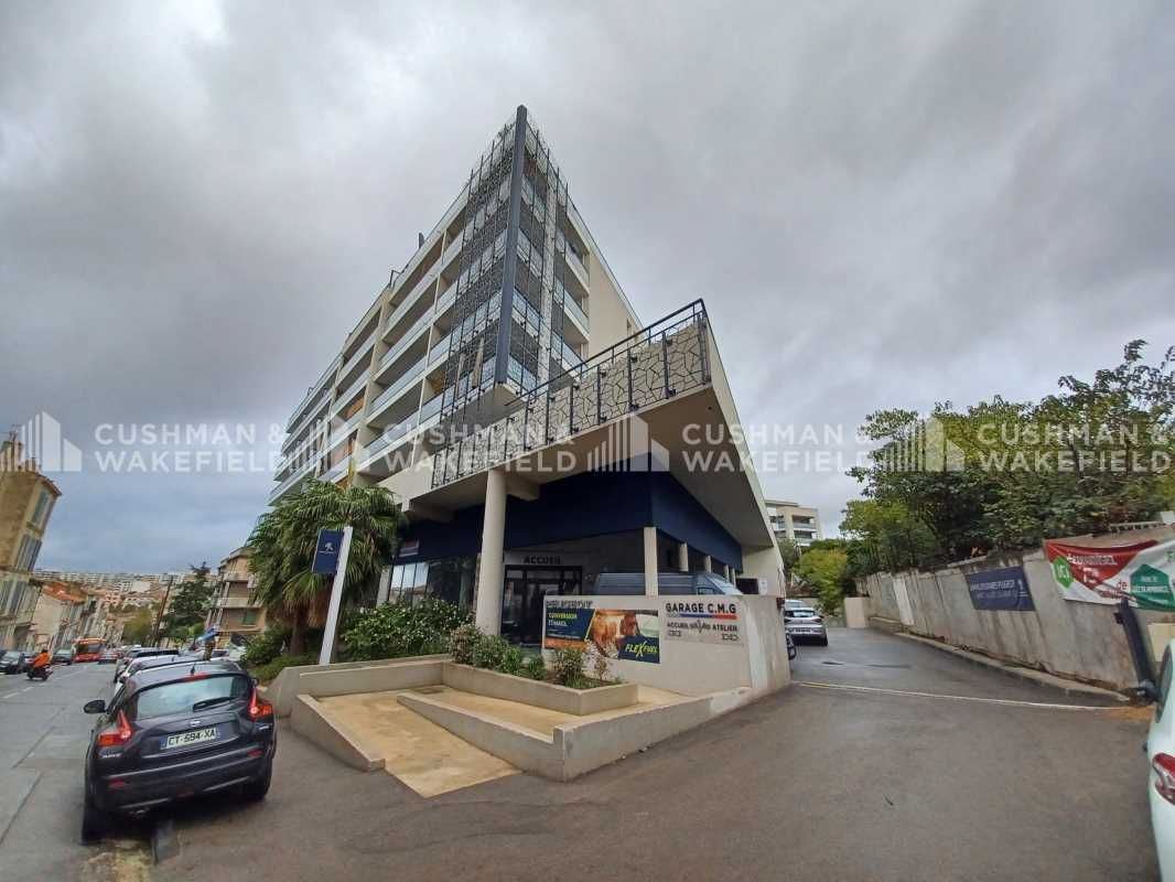 Bureaux à vendre en pied d'immeuble mixte habitat