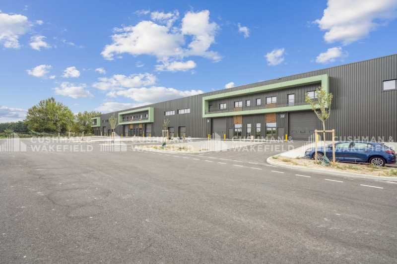Locaux d'activités à louer à partir de 809 m² - G