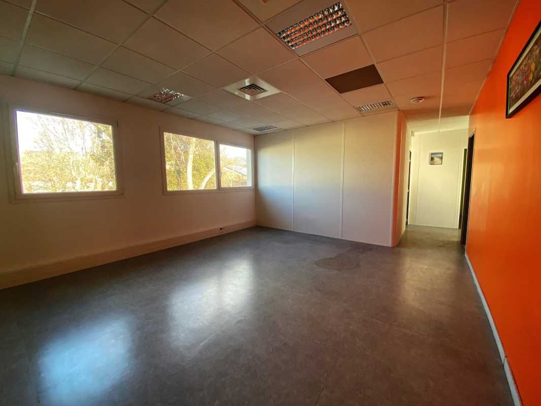 Découvrez cette opportunité de location de bureau