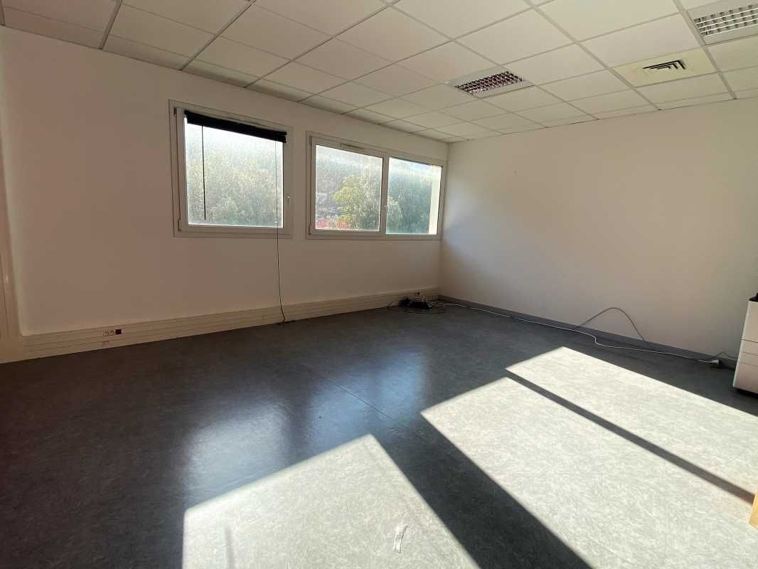 Découvrez cette opportunité de location de bureau