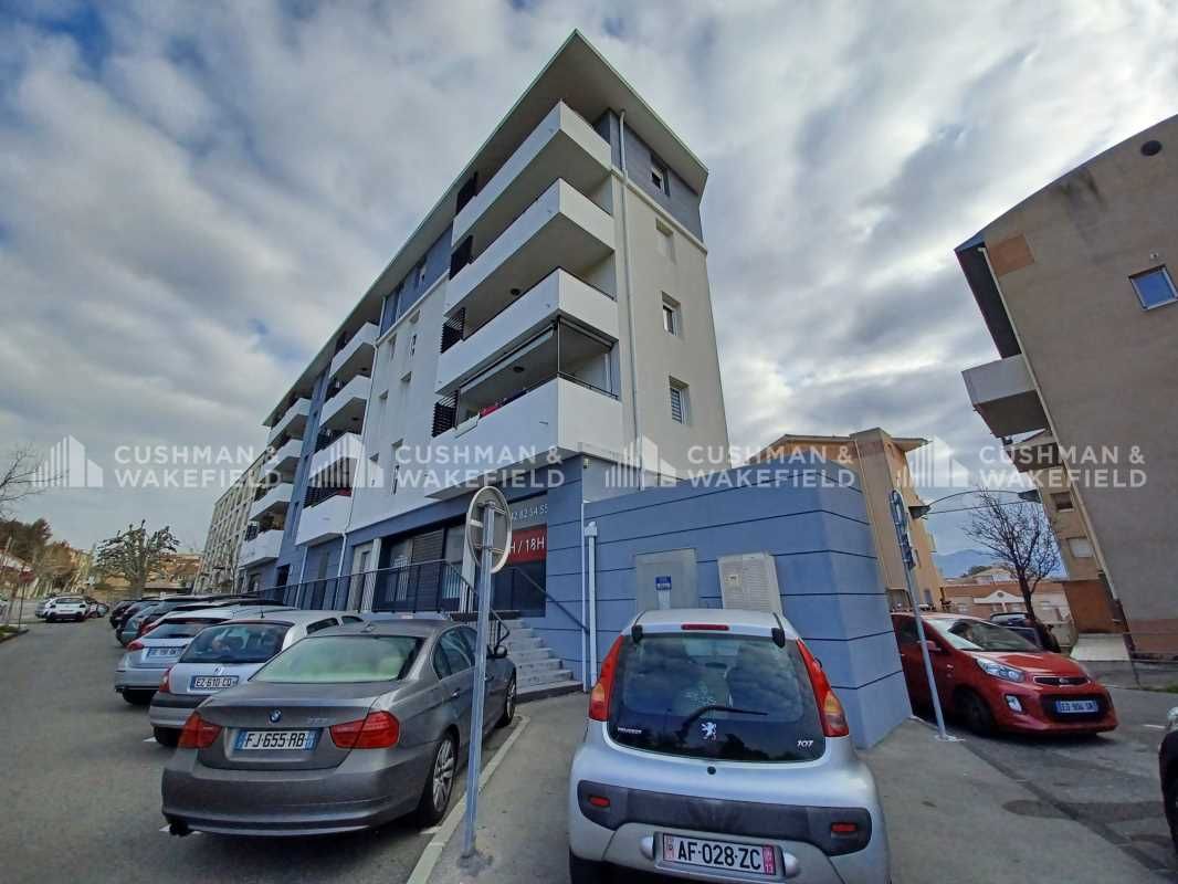 Bureaux spacieux à vendre avec excellente visibil