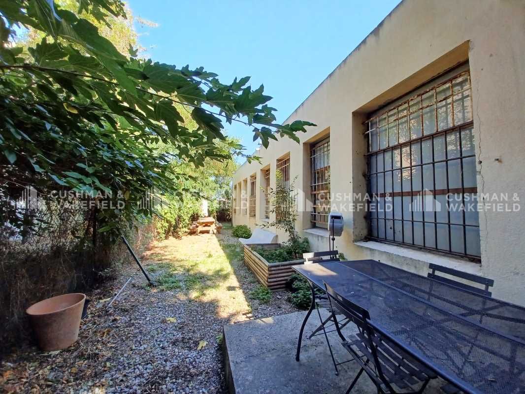 Espace de travail atypique de 1 355 m² situé dans