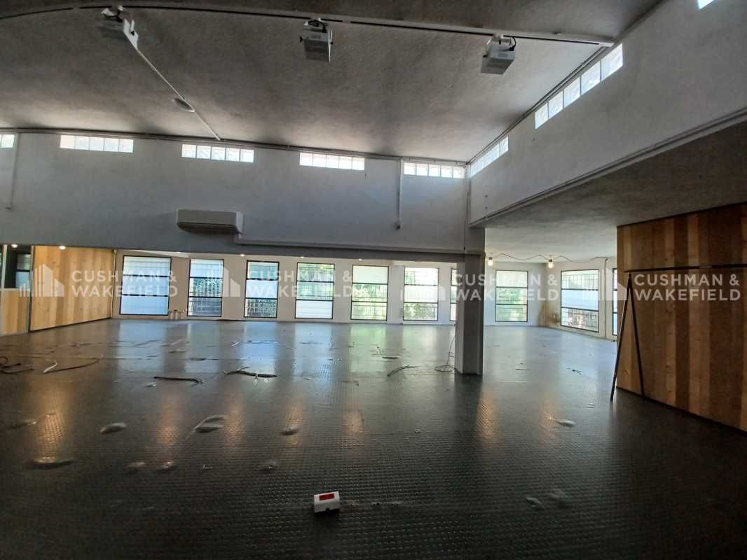 Espace de travail atypique de 1 355 m² situé dans