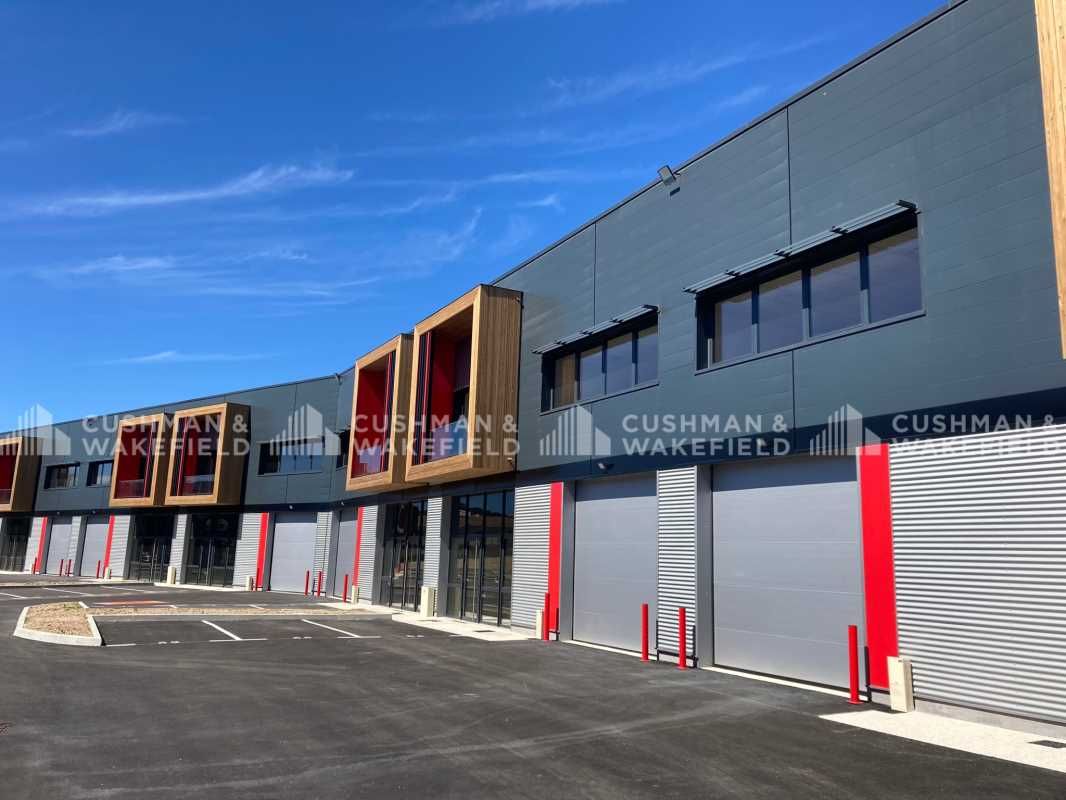 Location entrepots 371 m² non divisibles