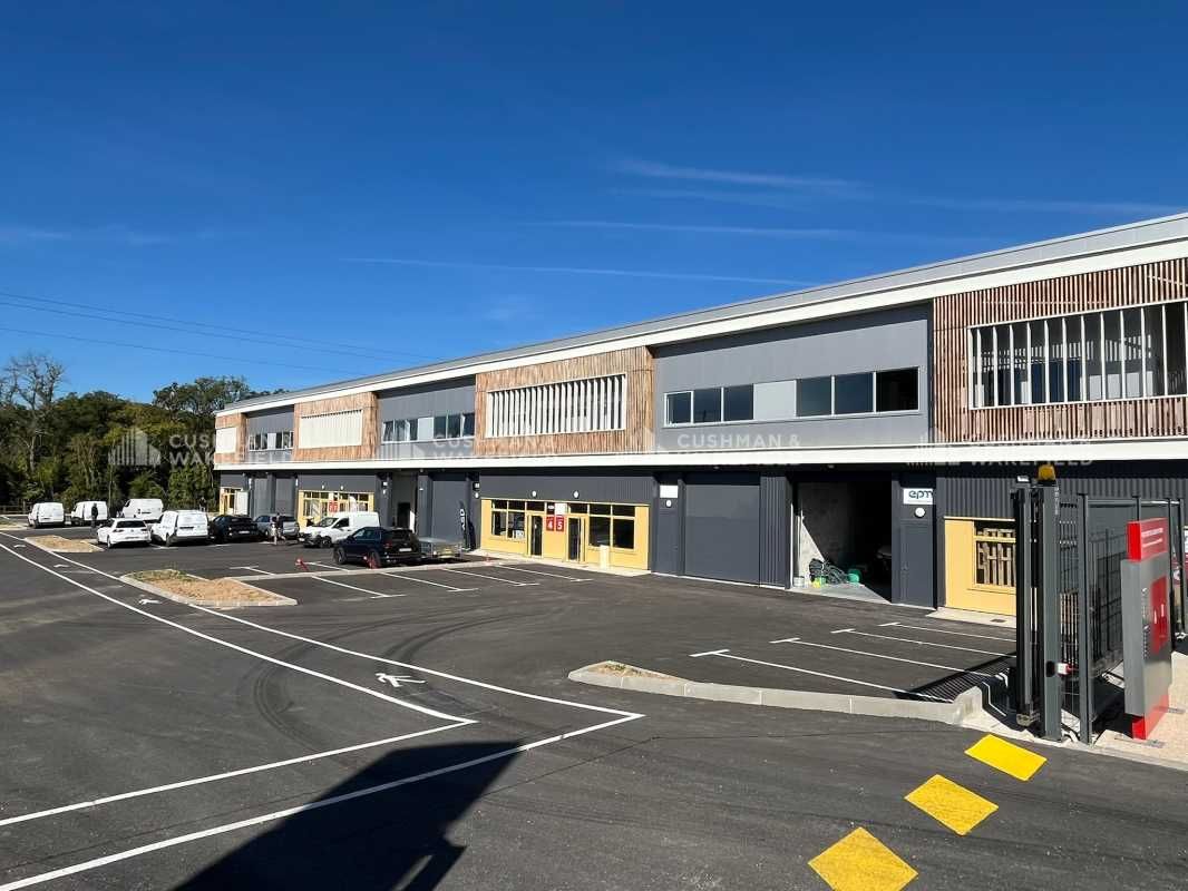 Parc d'activités neuf - Pays d'Aix   Situé au pie