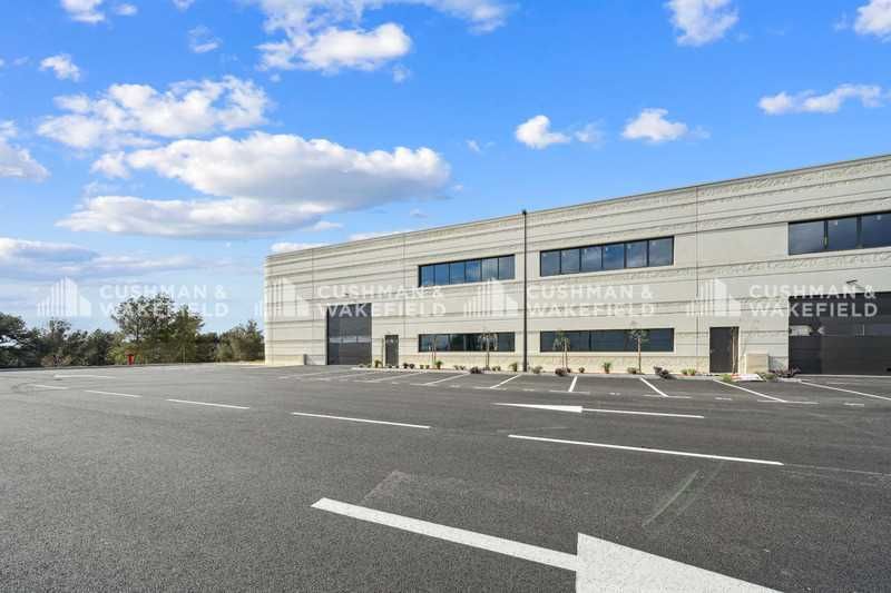 Locaux d'activités neuf à louer - Unique sur la z