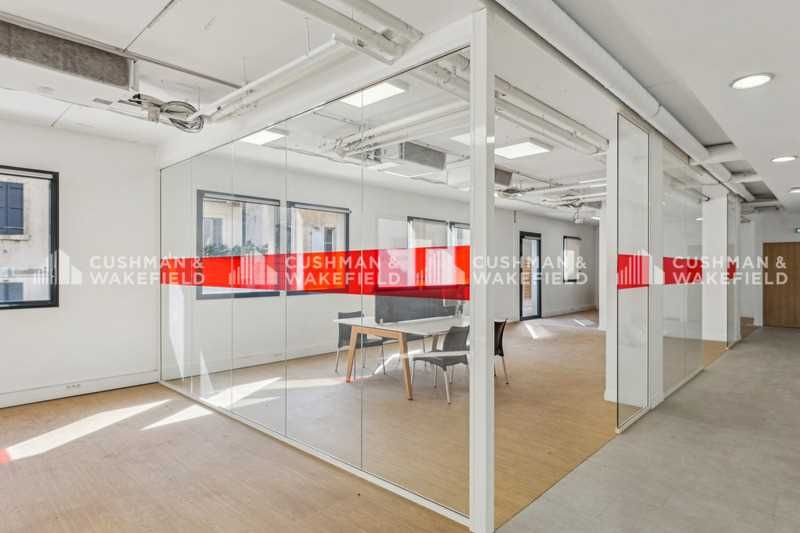 CUSHMAN & WAKEFIELD vous propose des un plateau d