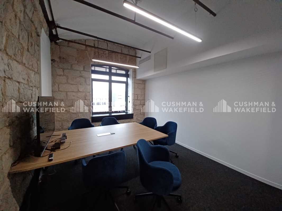 Venez découvrir Les Docks de Marseille !  Symbole