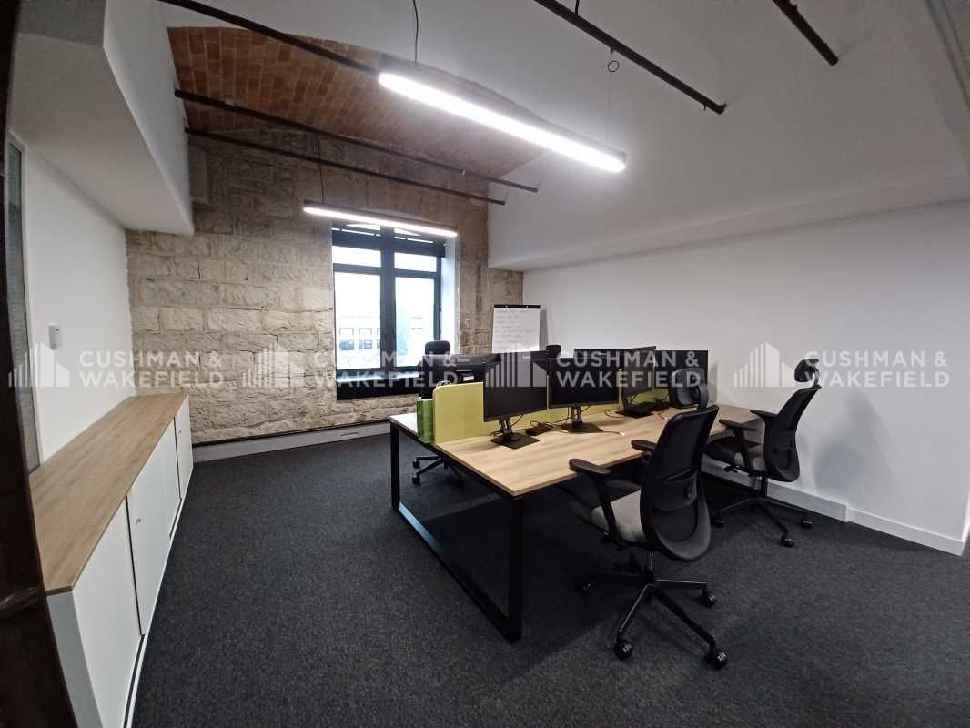 Venez découvrir Les Docks de Marseille !  Symbole