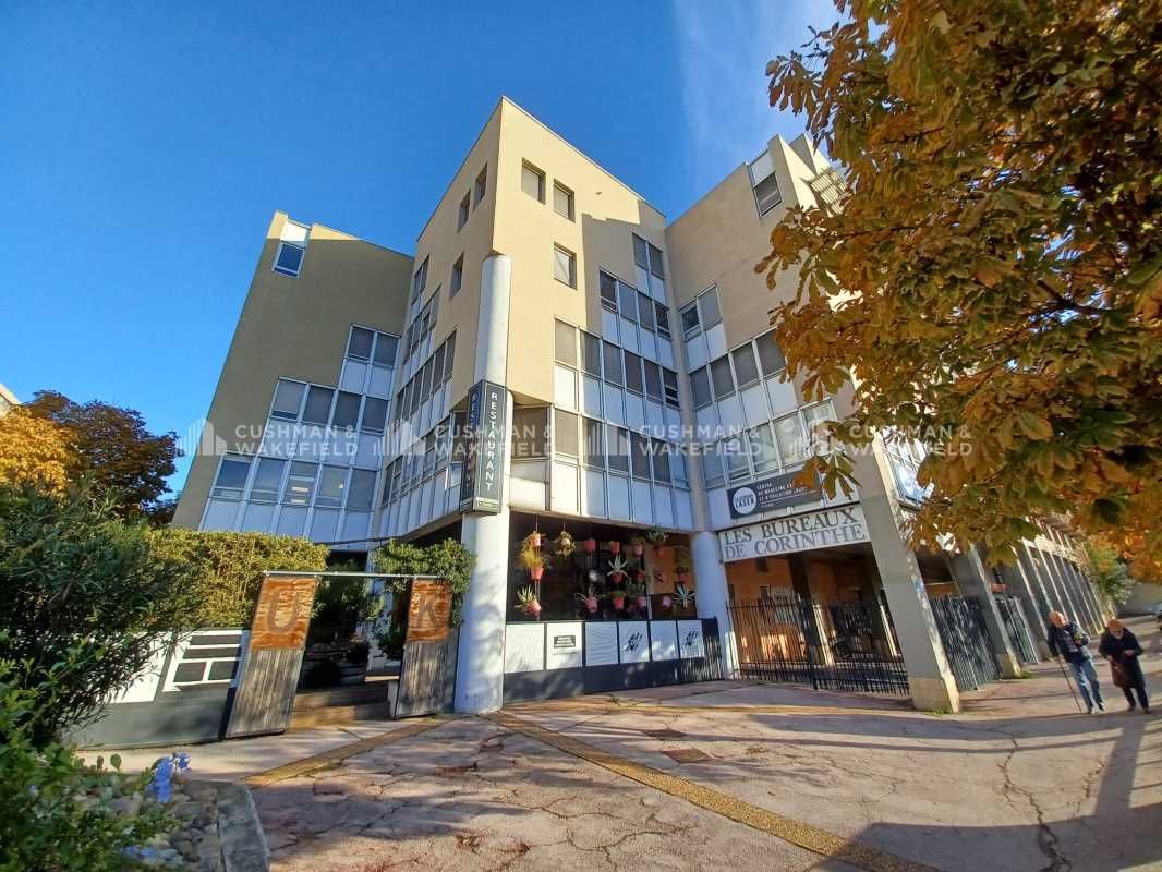 LES BUREAUX DE CORINTHE  Surfaces de bureaux à lo