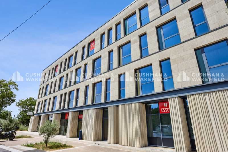 LE CORSY où 1 200 m² de bureaux à louer à Aix-en-