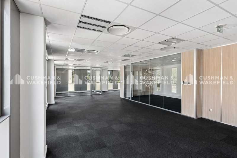 Situés au coeur du secteur dynamique de Saumaty S