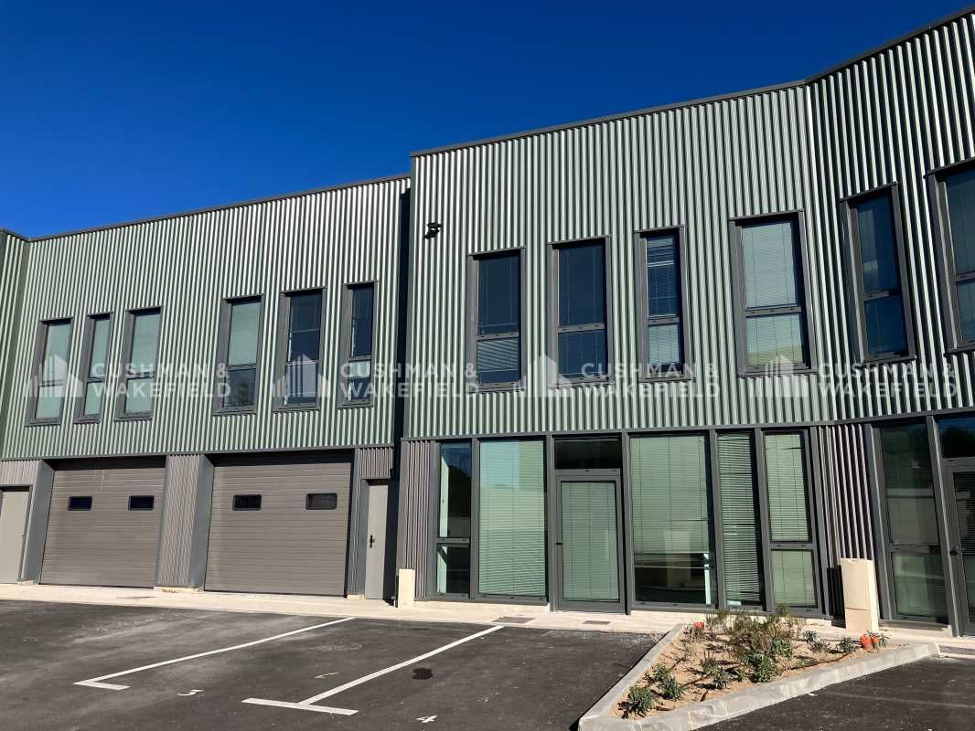 Locaux d'activités neufs   Situés sur la commune 