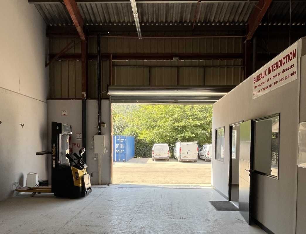 Le local proposé à la location se compose d'un en