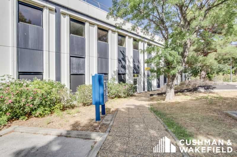 A LOUER - MILEWAY PARKS  Cushman & Wakefield vous