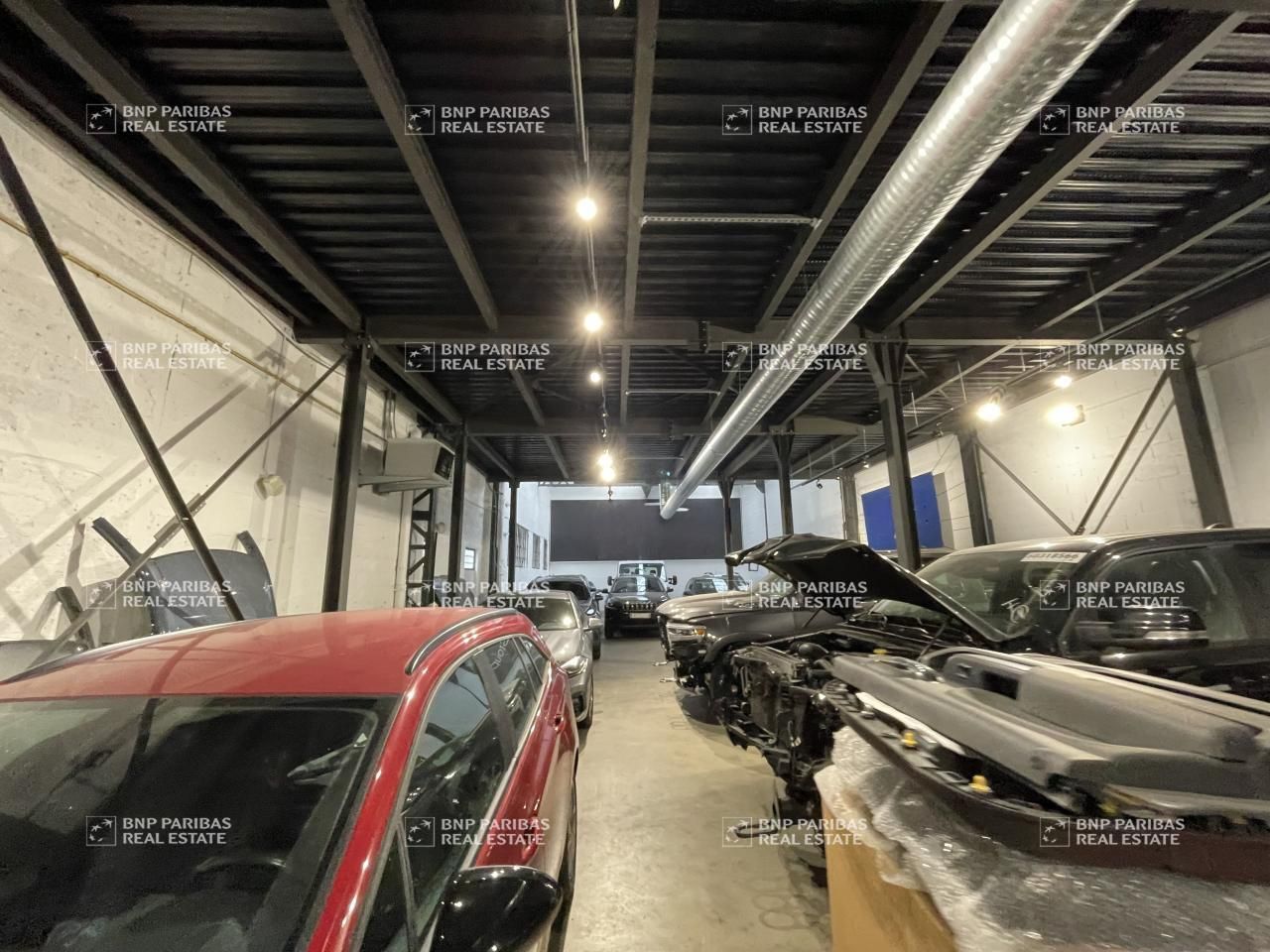 1115 m² pour ce activité en location à Vénissieux