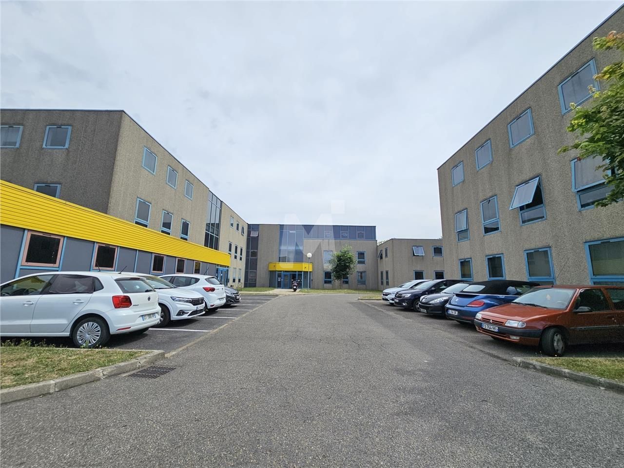 Nous vous proposons à 100 mètres de la station RE