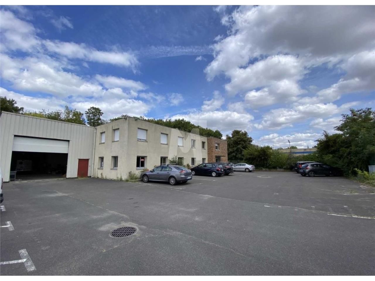 Rare sur le secteur! Nous vous proposons un bâtim