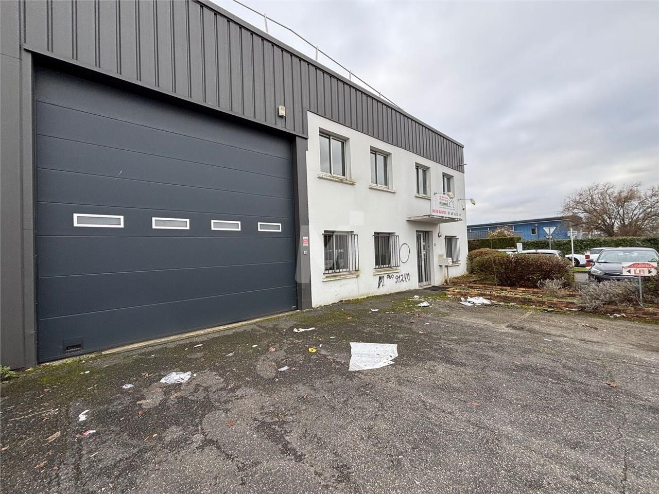 A proximité immédiate de la Francilienne (N104), 