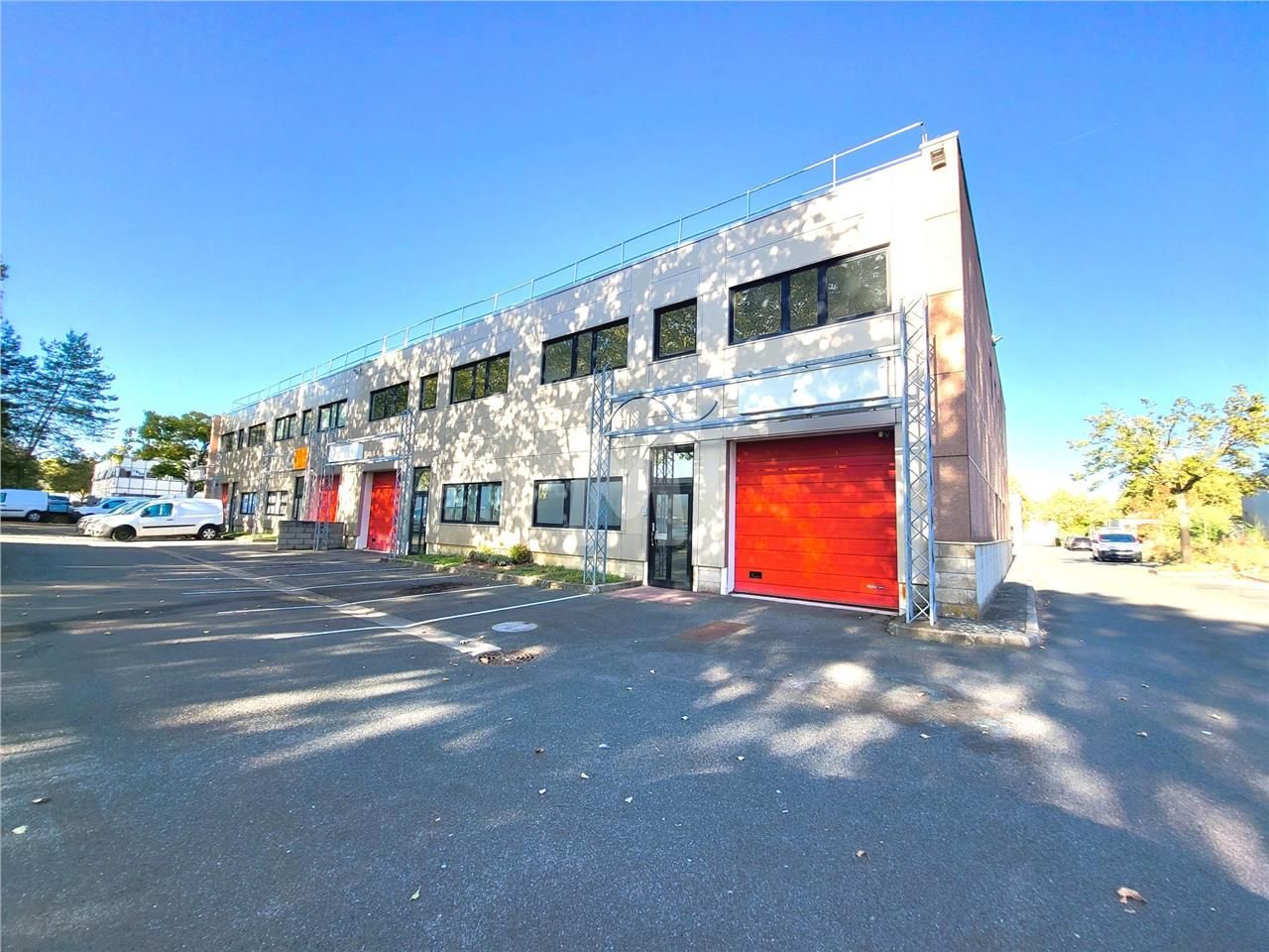 A proximité de l'autoroute A6 et de la Francilien