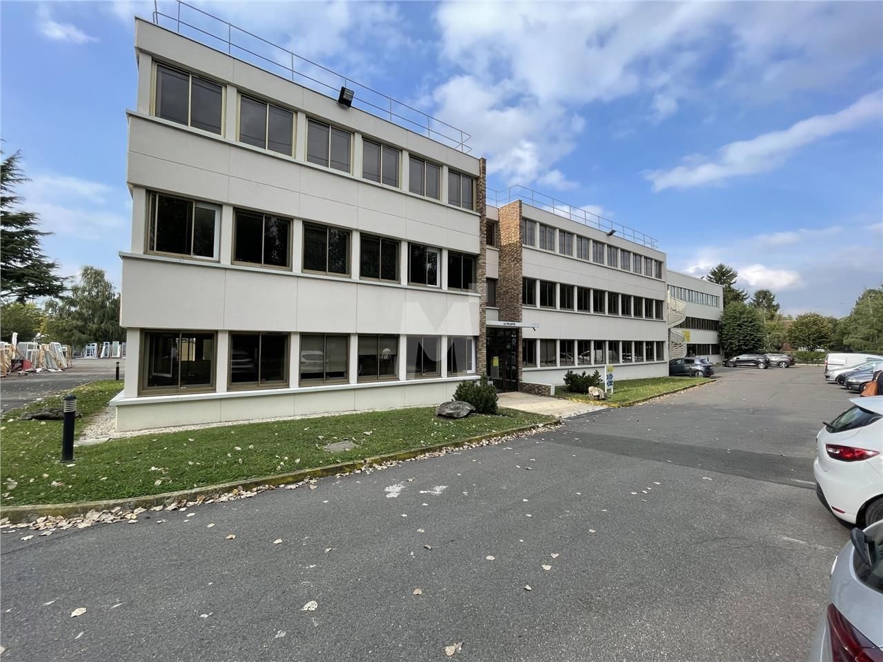 A la jonction de l'A10 et de l'A6, nous vous prop