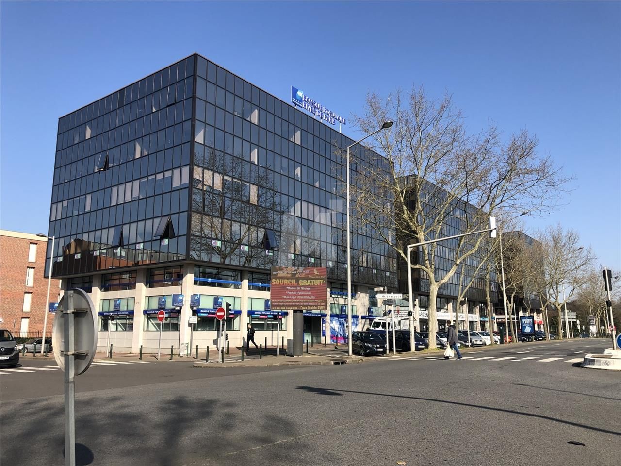 A proximité du Centre Commercial Régional Evry 2 