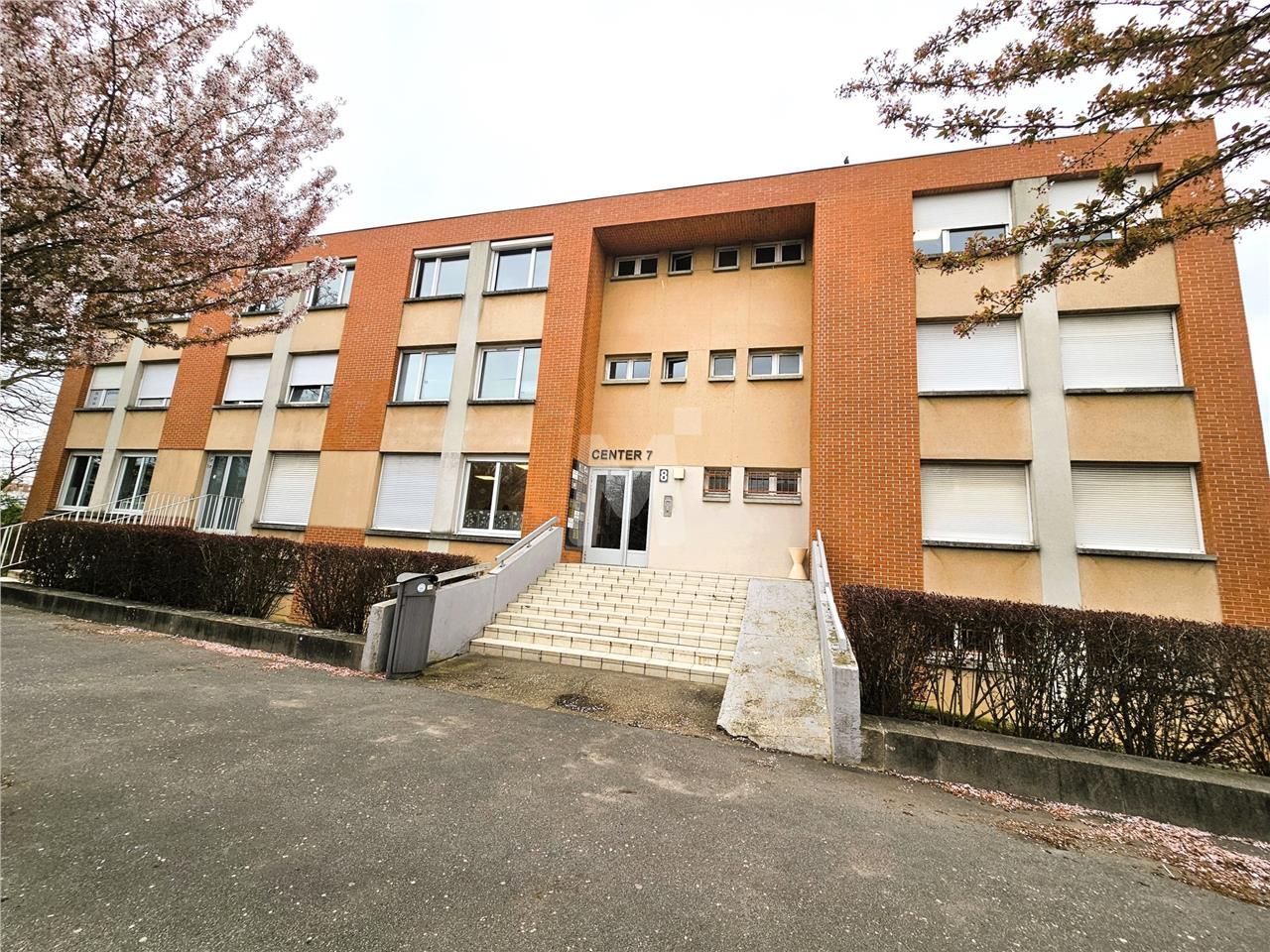 En accès direct avec la Nationale 7, nous vous pr