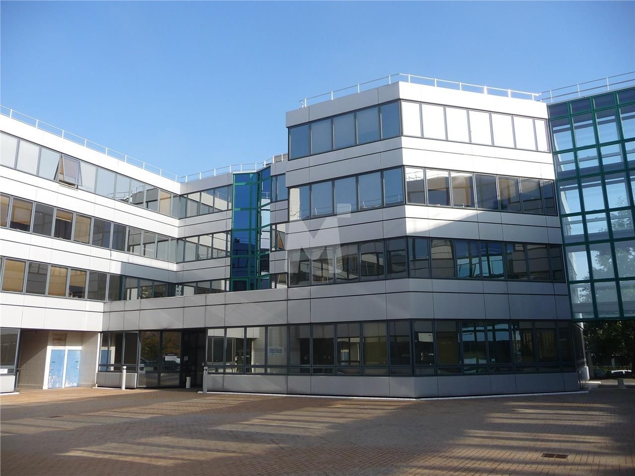 Situé au coeur du Quartier Atlantis, nous vous pr