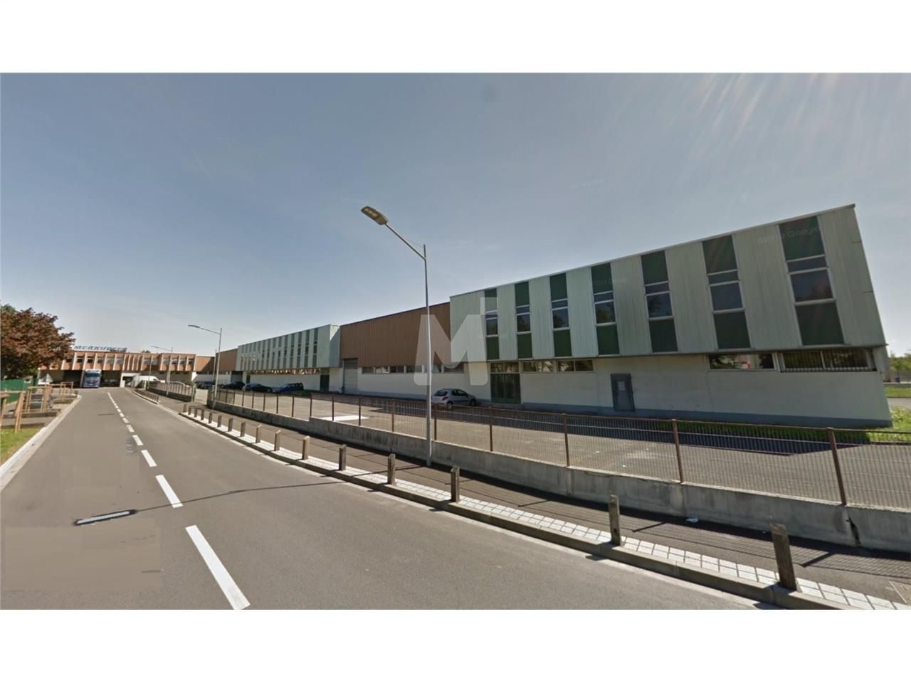 A proximité de l'autoroute A6 et de la Nationale 