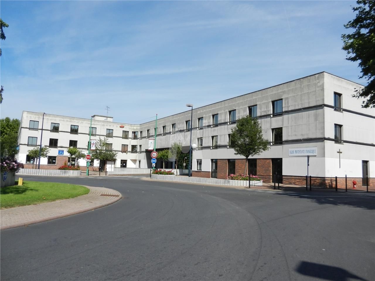 Dans un immeuble en R+2 bénéficiant d'un accès ai