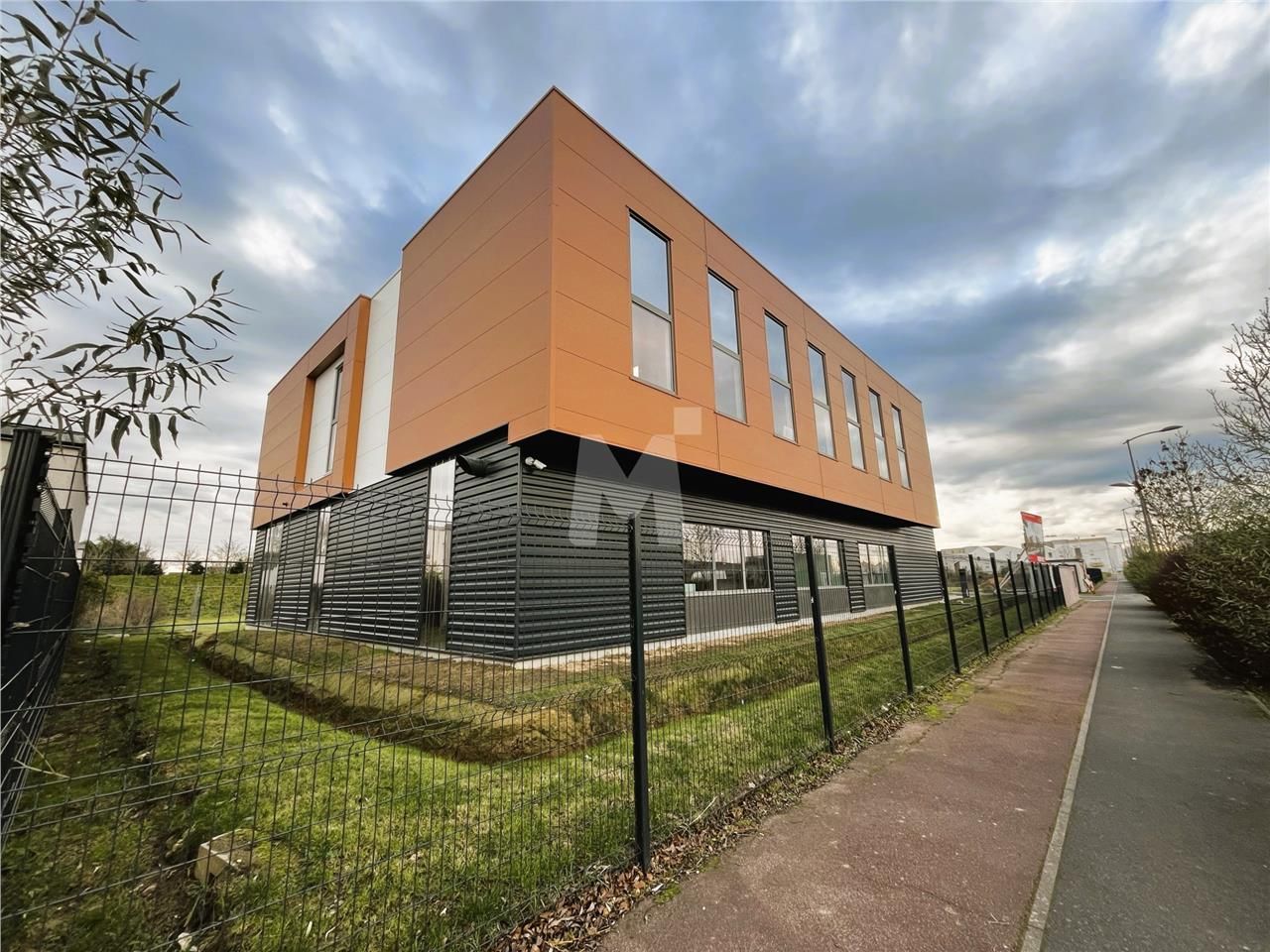 Au sein d'un parc clos et sécurisé, dans un ensem