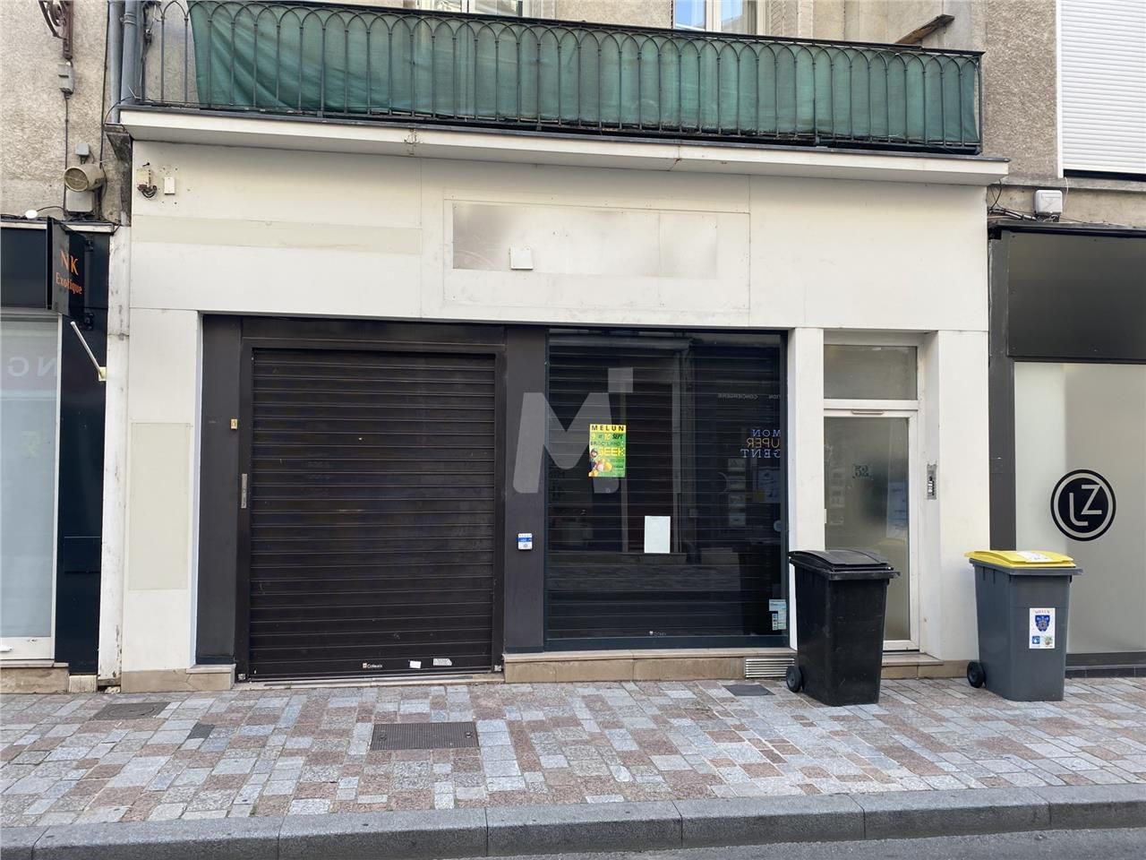 En centre ville de Melun sur un axe commerçant, n