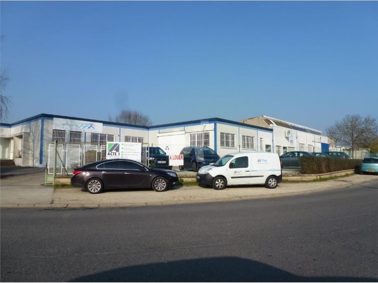 Dans la Zone Industrielle de Vaux-le-Pénil, à pro