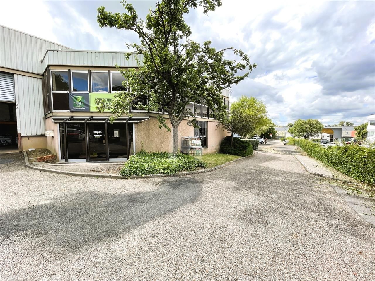 Situé dans le parc d'activité Les Glaises, nous v